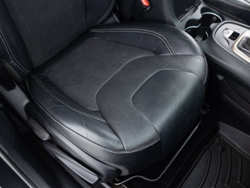 Used 2014 Jeep Cherokee Limited AWD/4WD image 25