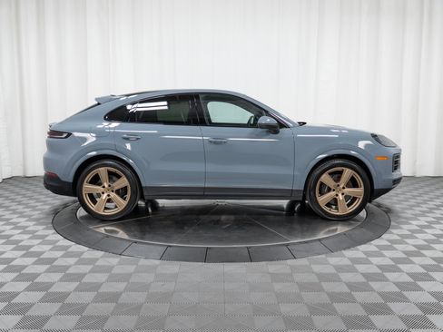 Certified 2024 Porsche Cayenne Coupe AWD/4WD image 8