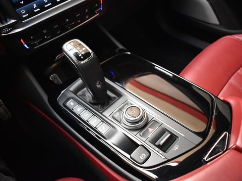 Used 2021 Maserati Levante S GranSport image 38