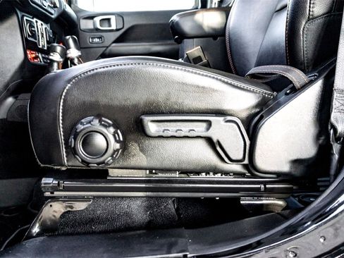 Used 2021 Jeep Gladiator Mojave image 12