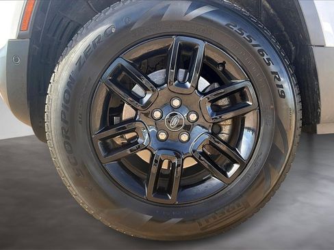 Used 2025 Land Rover Defender 110 S image 8