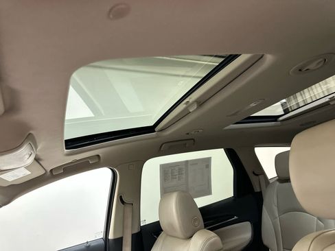 Used 2020 Buick Enclave Essence w/ Sound and Sites Package image 5