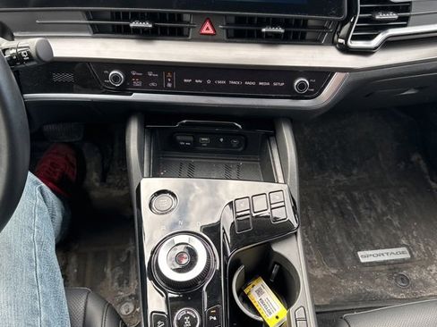 Used 2025 Kia Sportage EX w/ EX Premium Package image 19