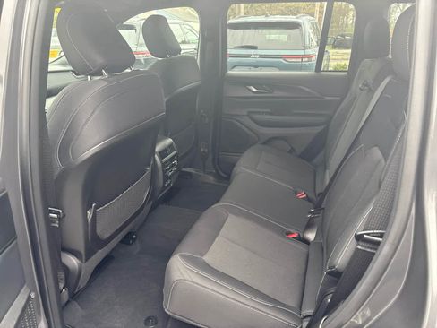 Used 2024 Jeep Grand Cherokee Laredo X w/ Luxury Tech Group I AWD/4WD image 12