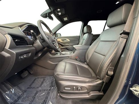Used 2023 Chevrolet Traverse LT image 9