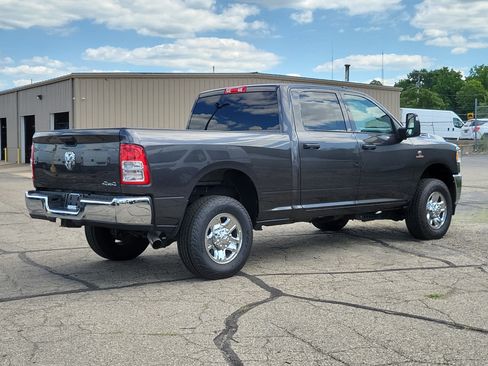 Used 2024 RAM 2500 Tradesman w/ Chrome Appearance Group AWD/4WD image 4
