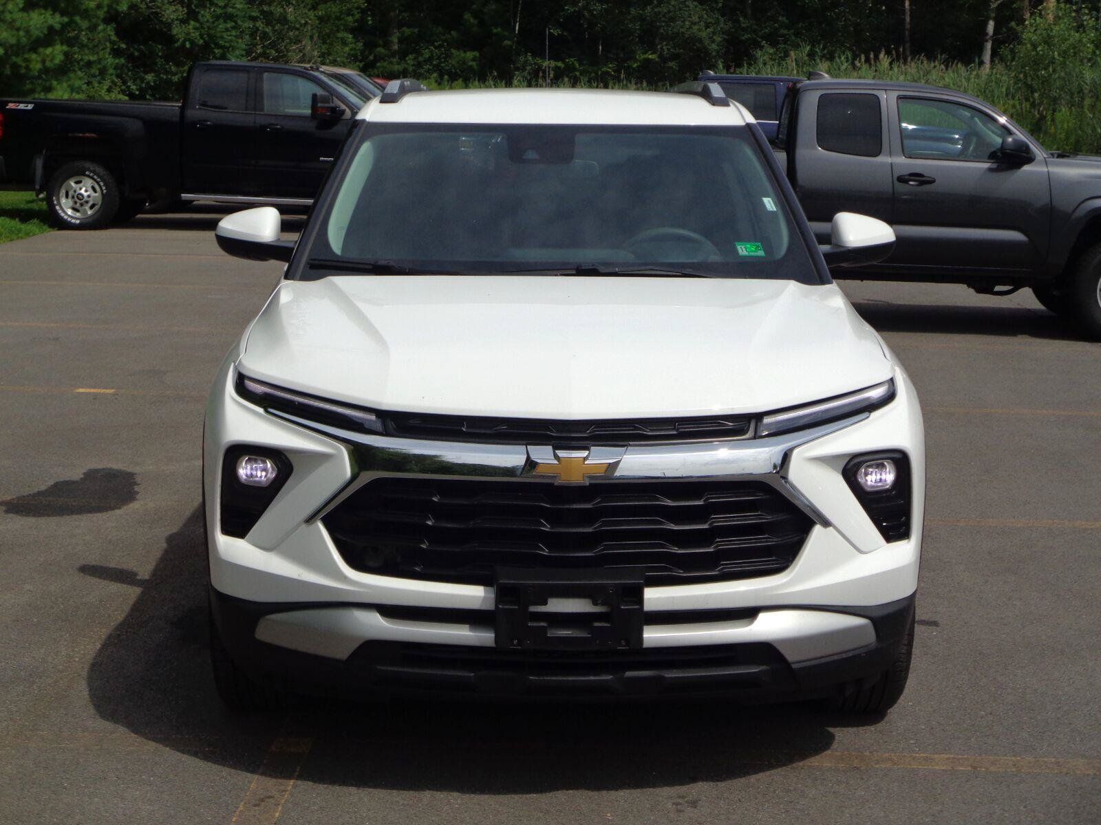 Used 2026 Chevrolet TrailBlazer LT AWD/4WD image 2