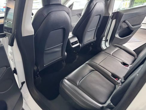 Used 2021 Tesla Model Y Long Range image 17