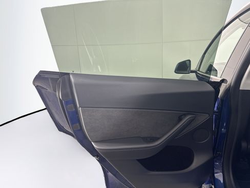 Used 2024 Tesla Model Y Long Range AWD/4WD image 26