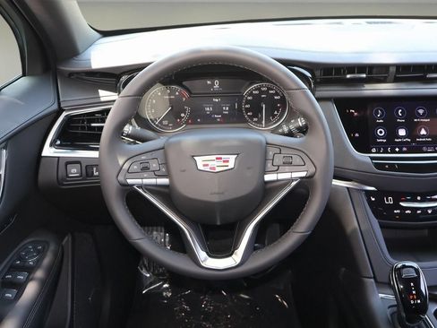 New 2025 Cadillac XT6 Luxury image 15