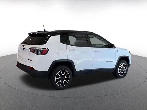 Used 2025 Jeep Compass Trailhawk AWD/4WD image 11