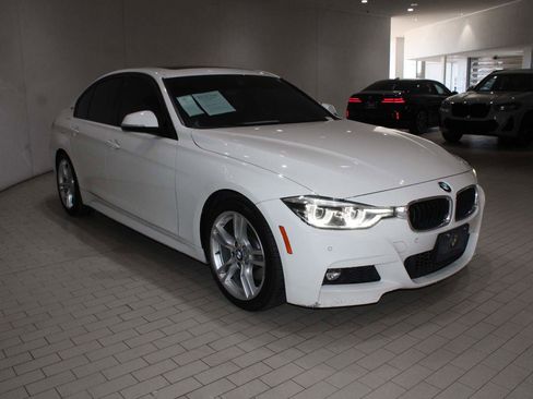 Used 2018 BMW 330e w/ M Sport Package image 9