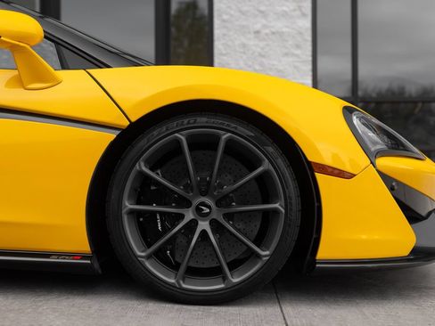 Used 2019 McLaren 570S Spider RWD image 9