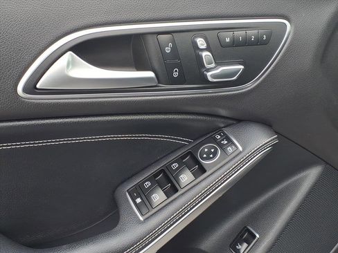 Used 2018 Mercedes-Benz CLA 250 4MATIC image 4