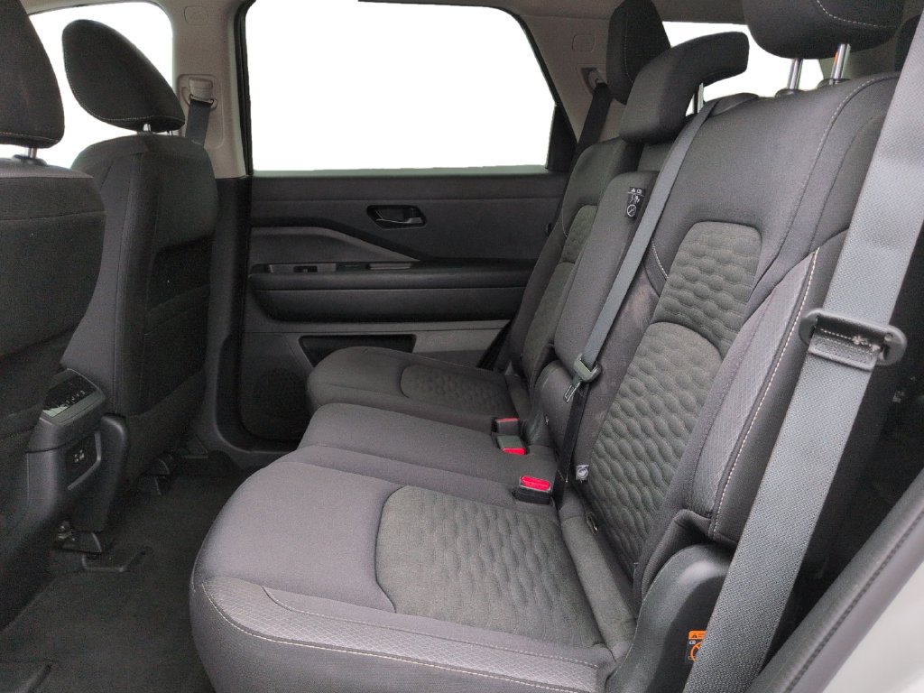 Used 2025 Nissan Pathfinder SV AWD/4WD image 25