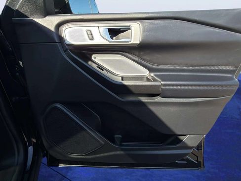 Used 2020 Ford Explorer Platinum w/ Premium Technology Package AWD/4WD image 20