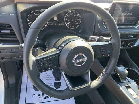 Used 2023 Nissan Rogue SV w/ SV Premium B Package image 16