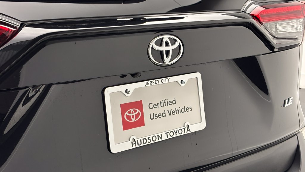 Certified 2025 Toyota RAV4 LE FWD image 8