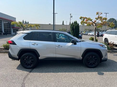 Used 2020 Toyota RAV4 LE AWD/4WD image 6