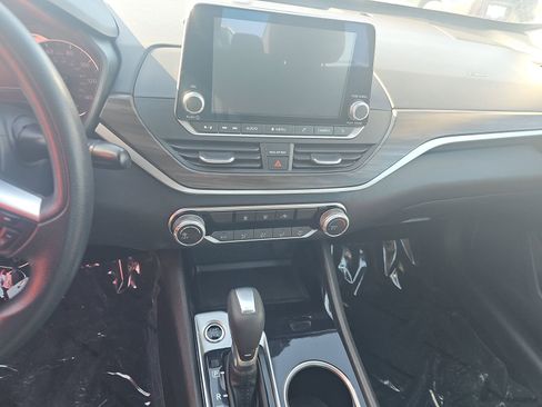 Used 2024 Nissan Altima 2.5 SV image 17