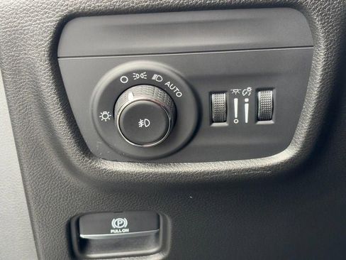 Used 2022 Jeep Grand Cherokee Limited image 15