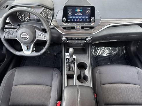Used 2025 Nissan Altima 2.5 SV FWD image 15