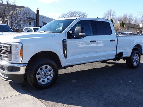 Used 2023 Ford F250 XLT AWD/4WD image 2