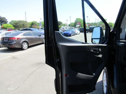 Used 2022 Ford E-Transit Medium Roof RWD image 8