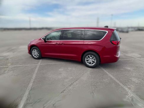 New 2026 Chrysler Voyager LX image 7