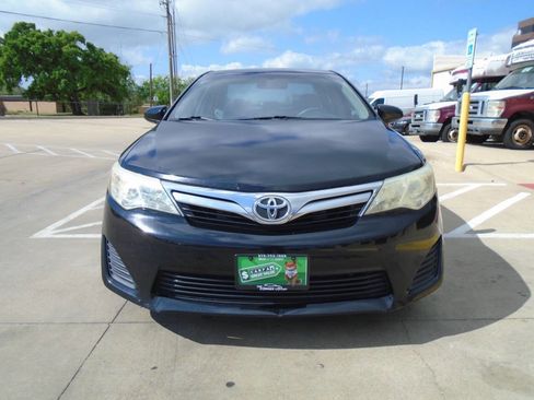 Used 2014 Toyota Camry LE image 2