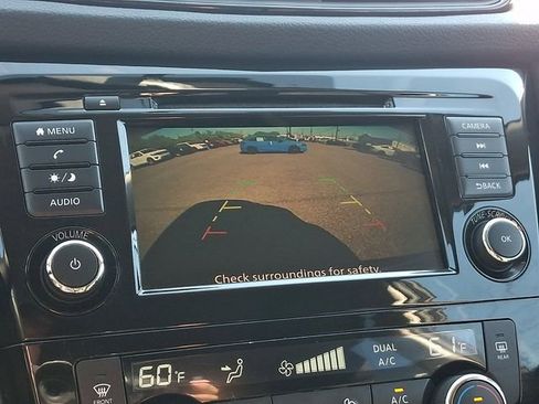 Used 2018 Nissan Rogue SV AWD/4WD image 17
