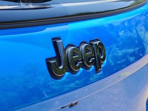Certified 2023 Jeep Compass Latitude w/ Sun and Sound Group AWD/4WD image 29