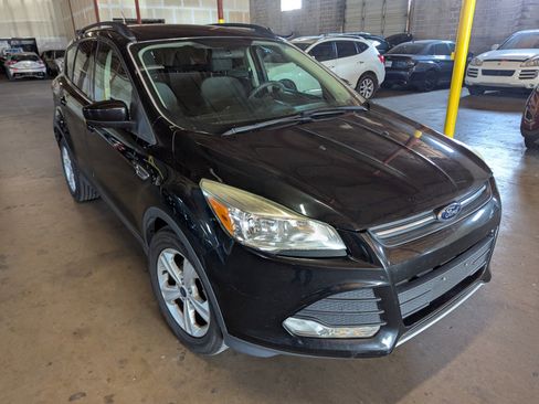 Used 2015 Ford Escape SE image 2
