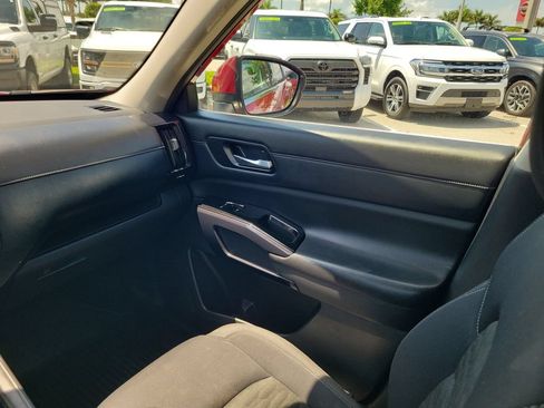 Used 2022 Nissan Pathfinder SV AWD/4WD image 15