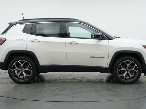 Used 2025 Jeep Compass Limited image 11