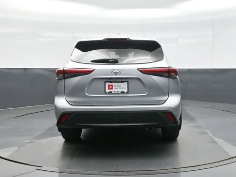 Certified 2021 Toyota Highlander XLE image 6