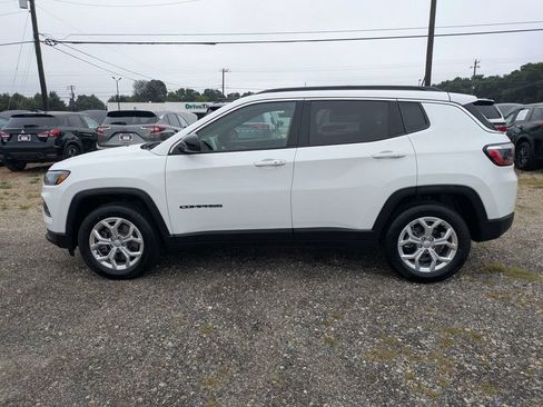 Used 2024 Jeep Compass Latitude AWD/4WD image 6