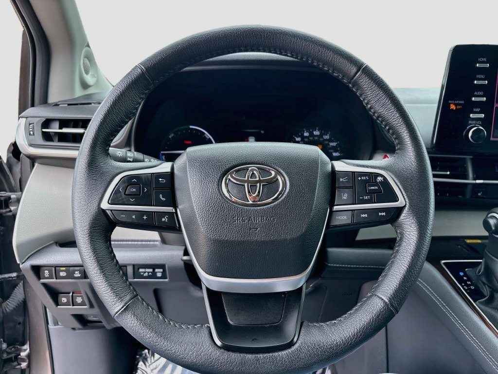 Used 2023 Toyota Sienna XLE w/ XLE Plus Package AWD/4WD image 11