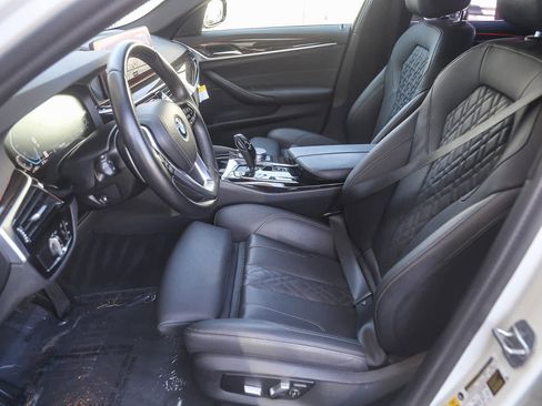 Used 2023 BMW 530e w/ Convenience Package image 14