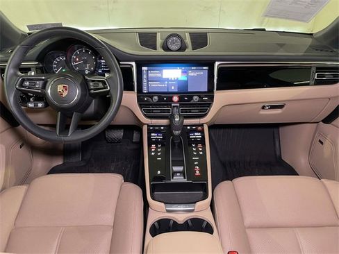 Certified 2025 Porsche Macan image 26