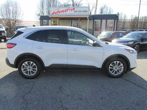 Used 2022 Ford Escape SE image 4