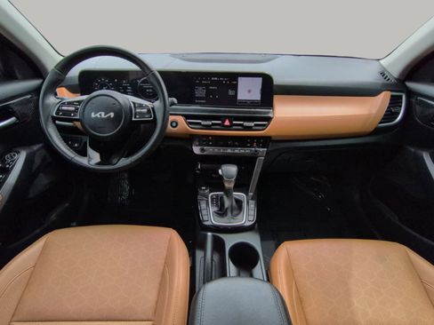 Certified 2024 Kia Seltos EX FWD image 4