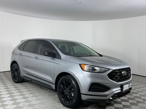 Used 2023 Ford Edge SE w/ Black Appearance Package AWD/4WD image 3