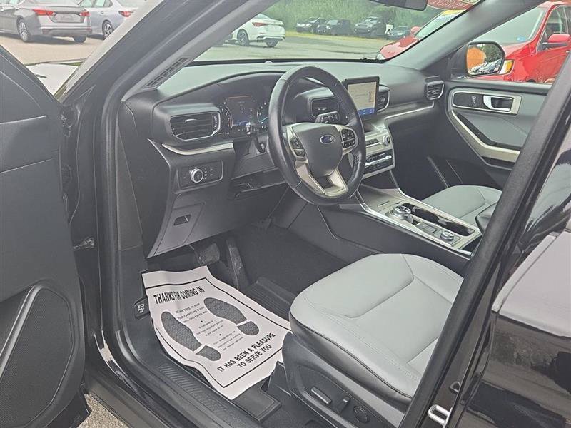 Used 2021 Ford Explorer XLT w/ Equipment Group 202A AWD/4WD image 13