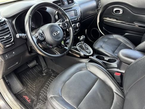 Used 2015 Kia Soul ! FWD image 18
