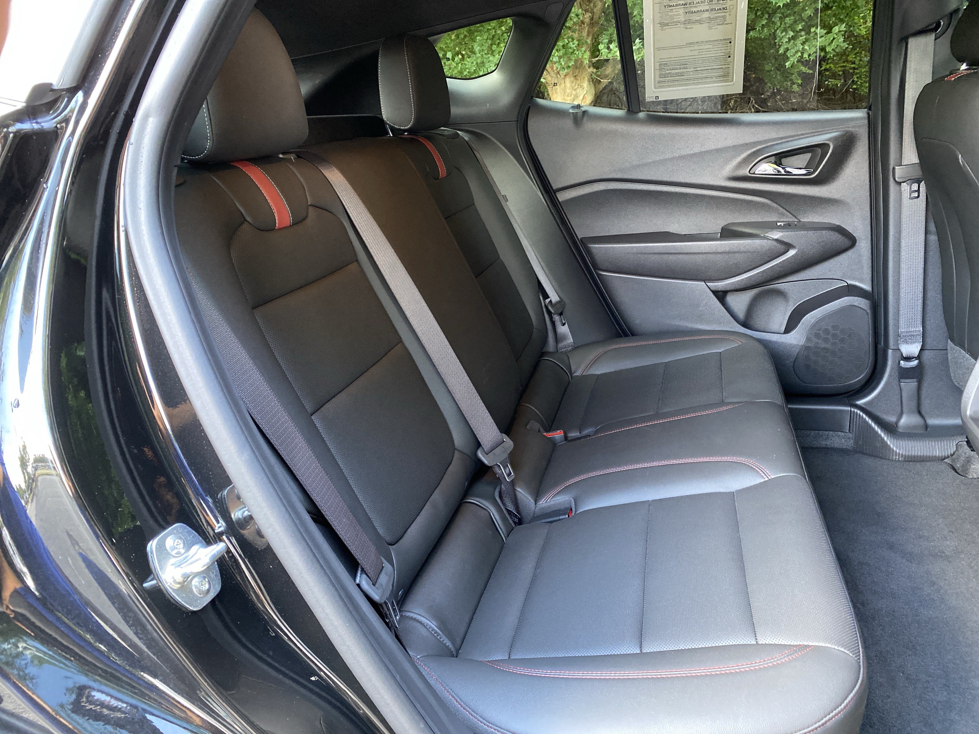 Used 2025 Chevrolet Trax RS w/ Sunroof Package FWD image 33