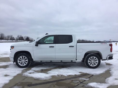 Used 2023 Chevrolet Silverado 1500 Custom image 8