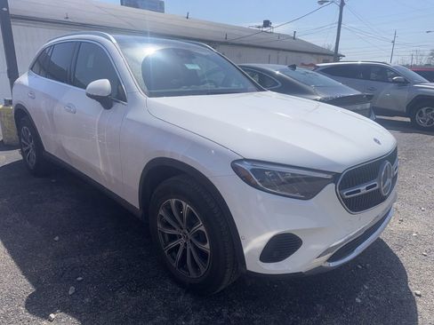 Used 2025 Mercedes-Benz GLC 300 4MATIC image 4