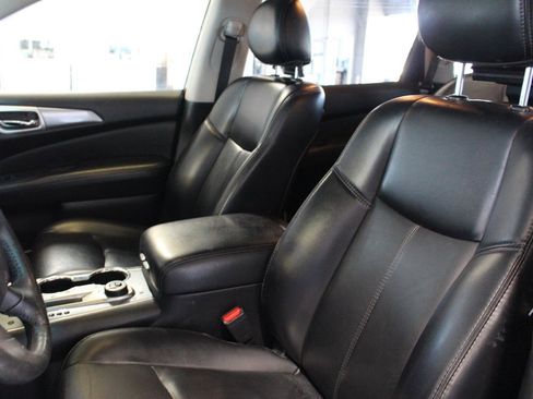 Used 2019 Nissan Pathfinder SL image 17