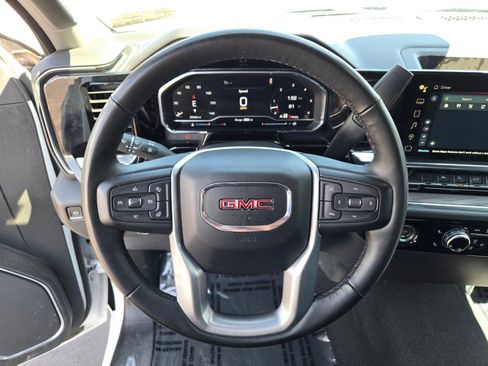 Used 2024 GMC Sierra 1500 SLT image 32